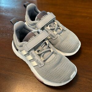 adidas light gray 11k toddler shoes with Velcro